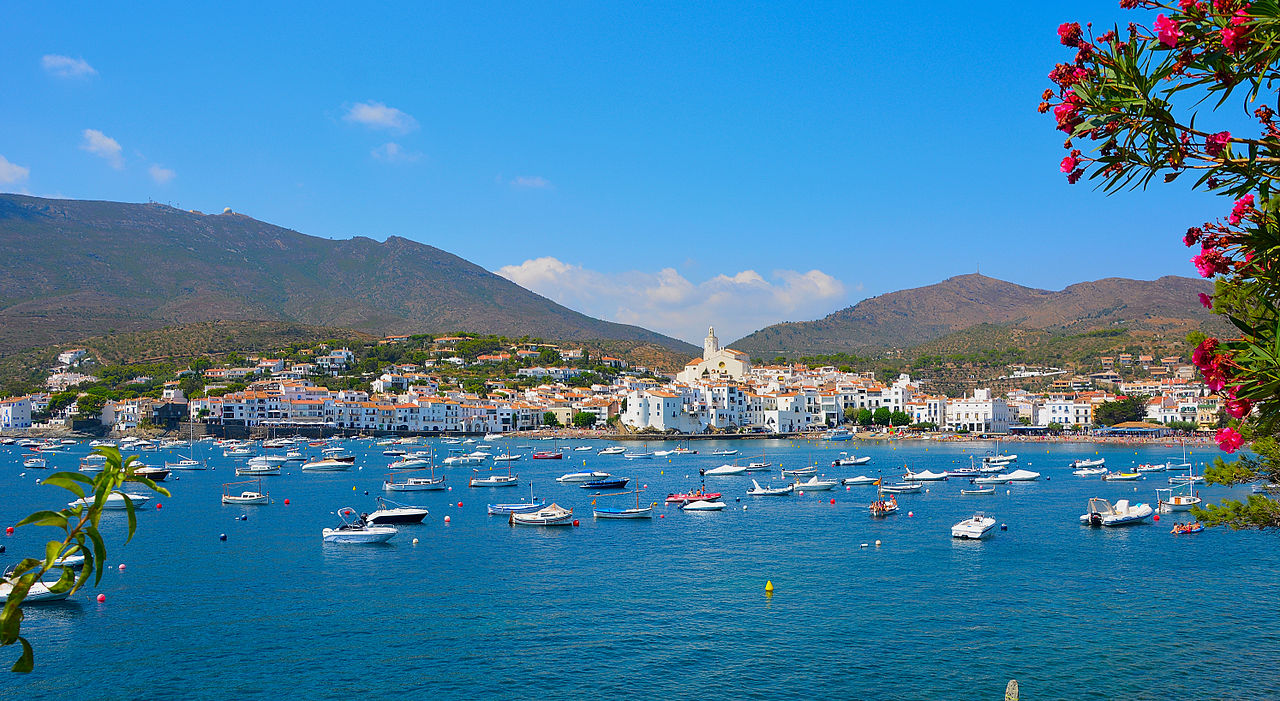 Vista de Cadaqués, España - Guía de viaje SpainRoutes